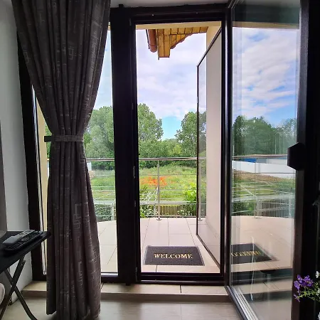 La Vila Проживання в сім'ї Констанца