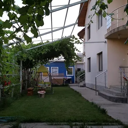 Проживання в сім'ї La Vila Констанца